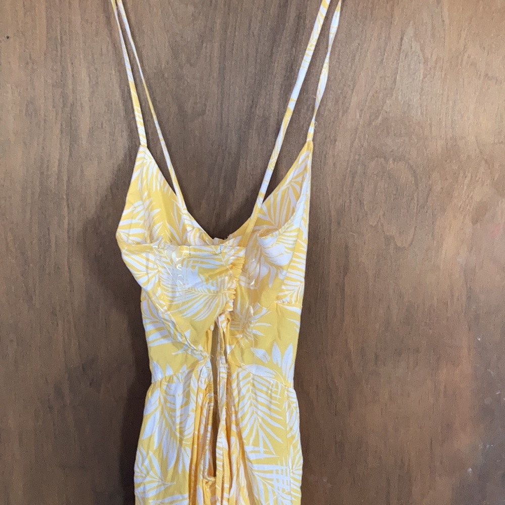 Relisted Rue21 tropical leaf print lightweight romper cutout in back M jrs - Picture 15 of 15